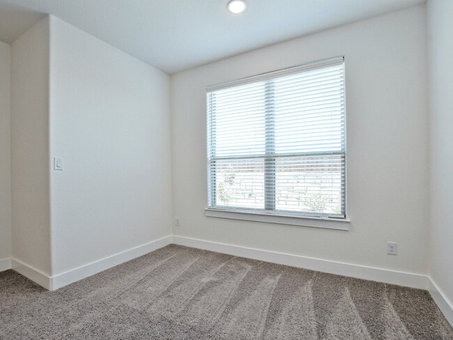Building Photo - "Elegant 3-Bedroom Condo in Georgetown wit...