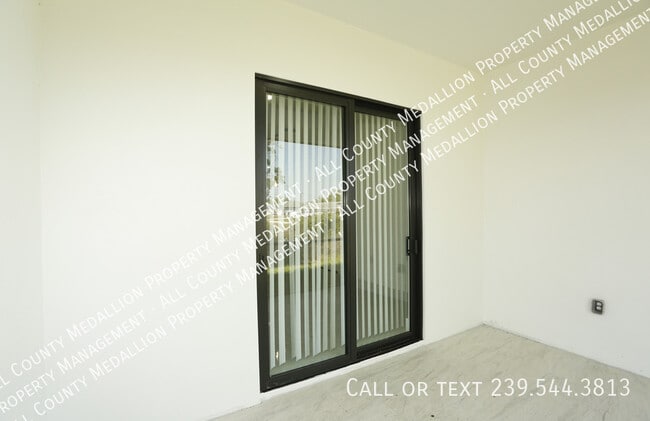 Building Photo - 141 Harold Ave S