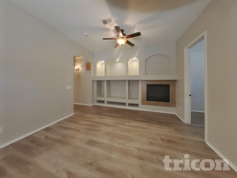 Building Photo - 7731 S 45th Ln