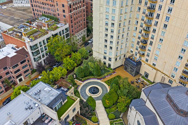 Building Photo - 2550 N Lakeview Ave