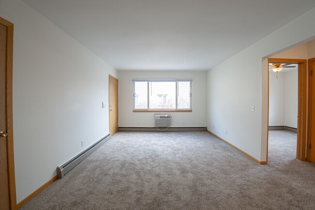 Building Photo - 2409 Brentwood Pkwy