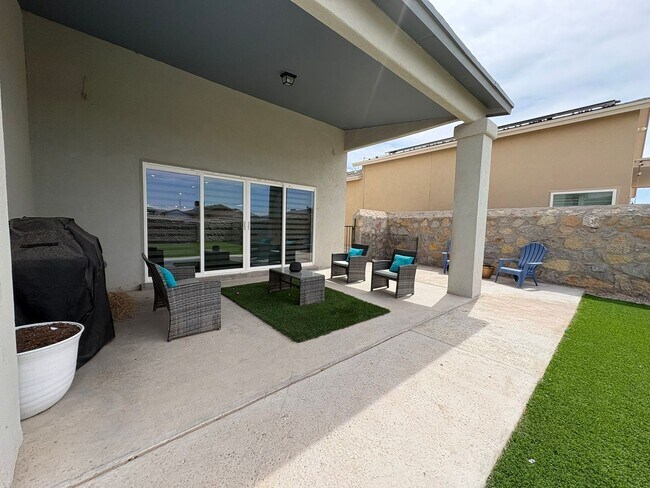 Building Photo - FAR EASTSIDE HOME FOR RENT