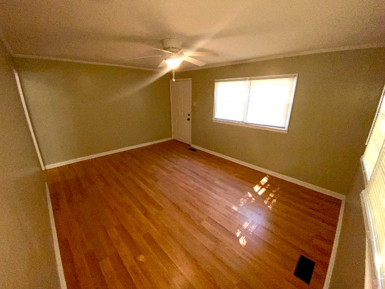 Building Photo - 717 Cornelia Dr