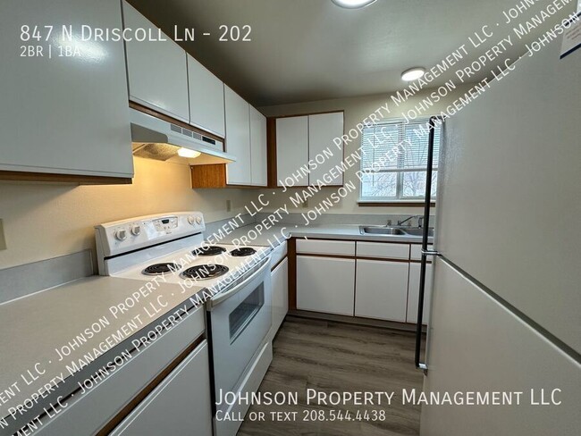 Building Photo - Nice upstairs apartment near Whitewater Park.