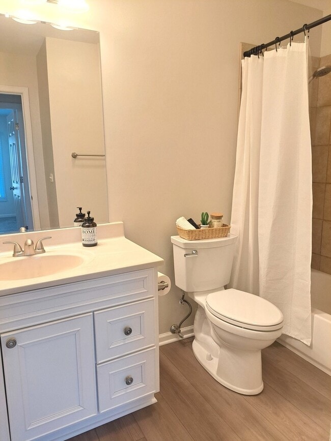 Building Photo - 1060 Newport Harbor