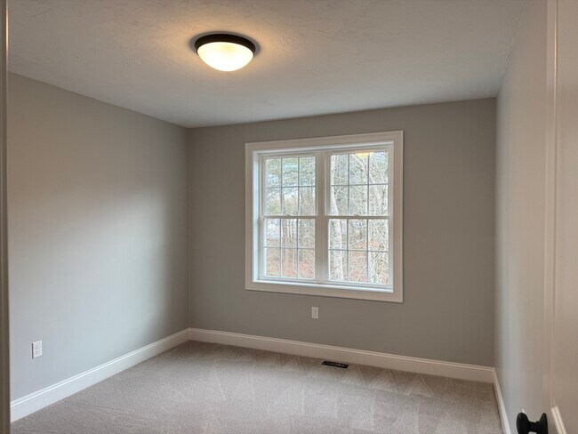 Building Photo - 19 Kashmirs Way