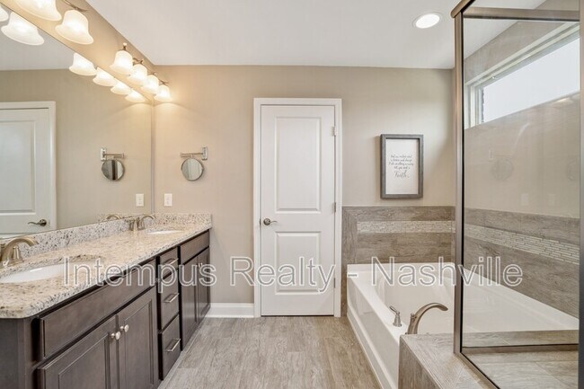 Building Photo - 1005 Maleventum Way