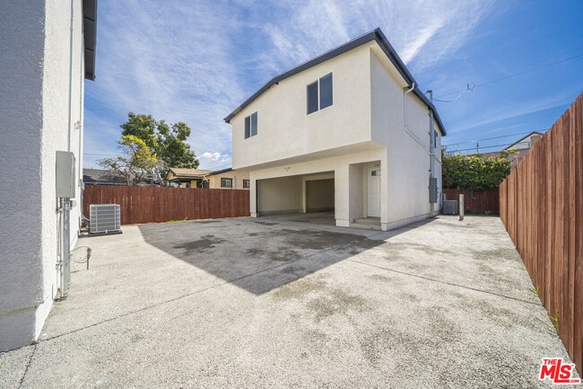 Building Photo - 238 W 84th Pl