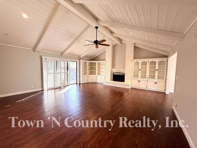 Building Photo - 1198 Loyola Dr