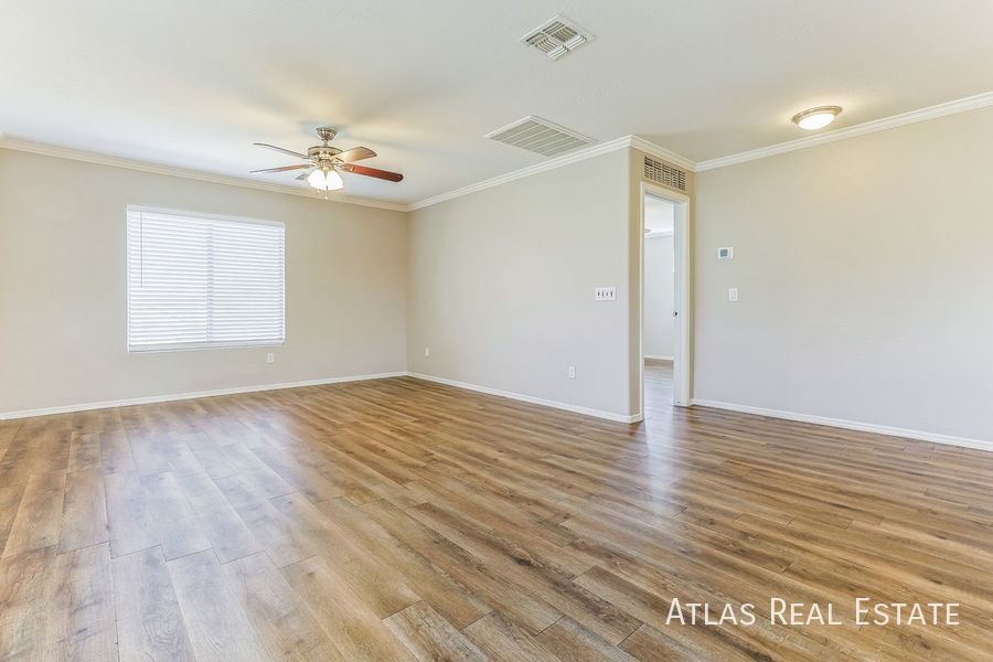 Building Photo - 912 E Mayfield Cir