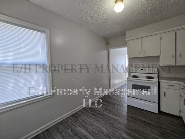 Building Photo - 1419 S Martinson St