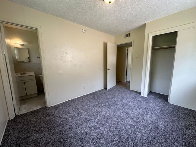 Building Photo - 4000 Acree St