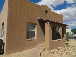 Building Photo - Clean 2 Bedrooms 1 Bath Close to NMSU