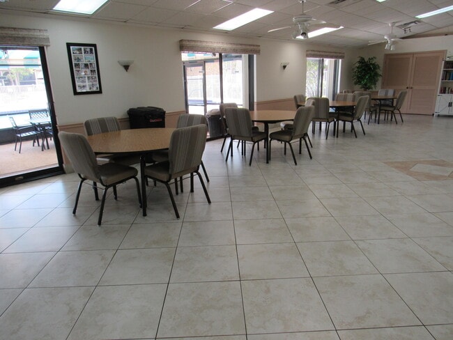 Building Photo - 703 Sunny Pine Way