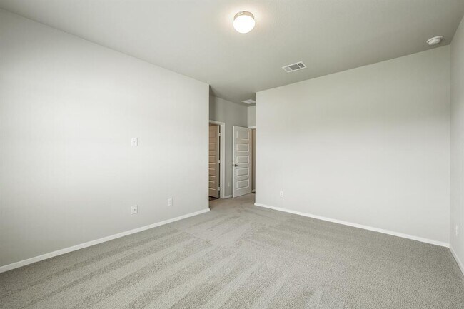 Building Photo - 107 Honeybee Ln