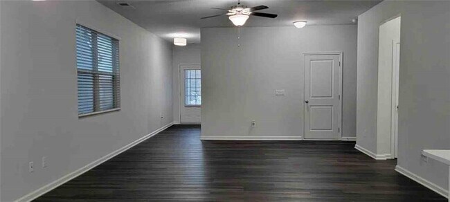 Building Photo - 36 Laurel Dr E