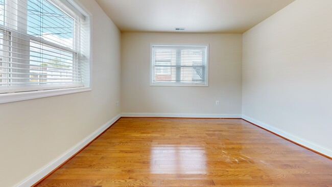 Bedroom with real hardwood floors - 3113 St Paul St