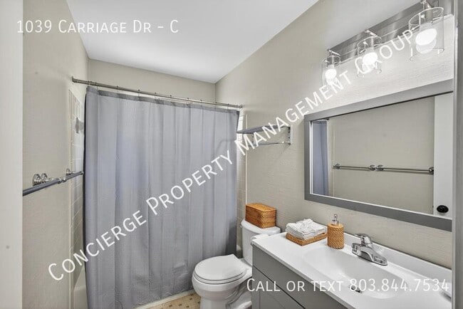 Building Photo - 1039 Carriage Dr