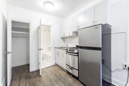 Building Photo - 524 E 14th St