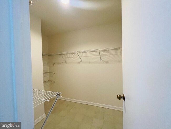 Building Photo - 7715 Lafayette Forest Dr