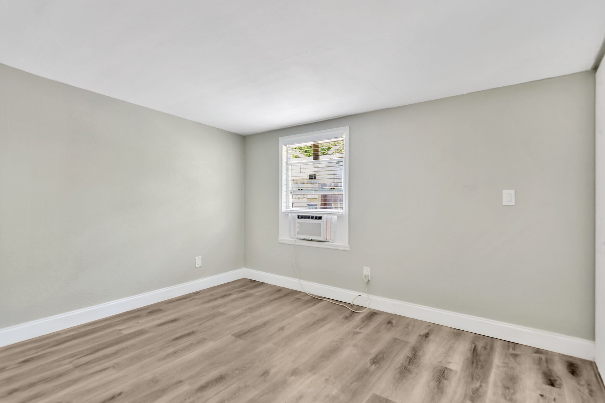 Building Photo - 1515 Sadlon Ave