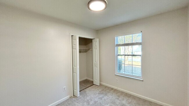 Building Photo - Alpharetta 3 Bedroom-2 Bathroom, Minutes F...