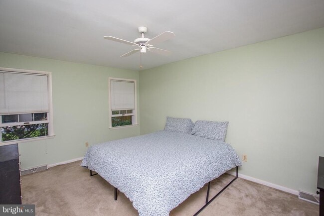 Building Photo - 67 Townview Dr