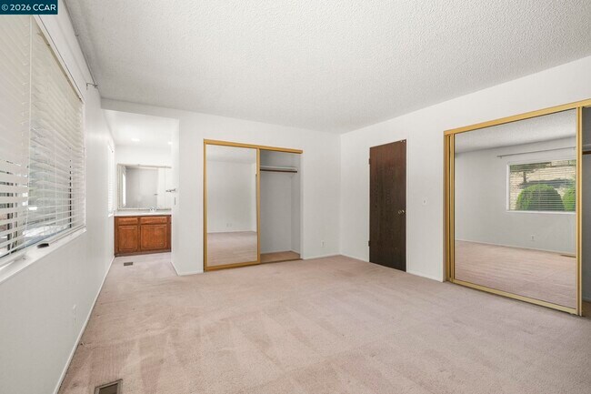 Building Photo - 340 Borica Dr