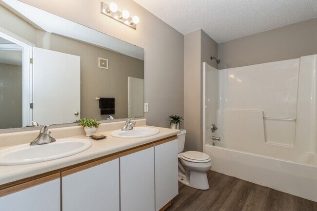 Building Photo - Updated 2 Bedroom with Garage and Off Street Parking Included!