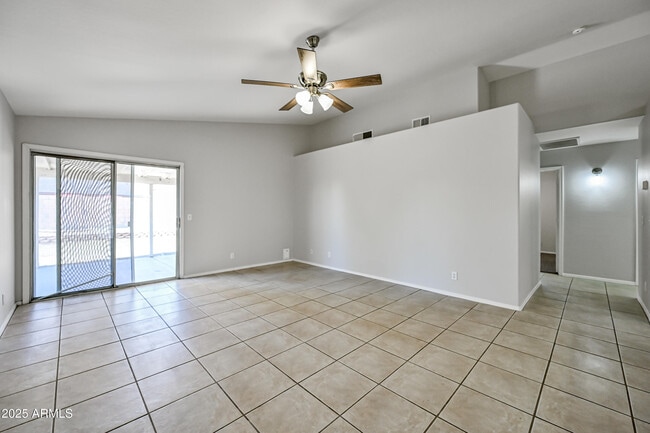 Building Photo - 1060 W Mesquite Ave