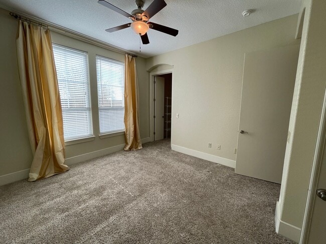 Building Photo - AVAILABLE NOW! 2-Bed/2-Bath with Garage near Vanderbilt and Belmont