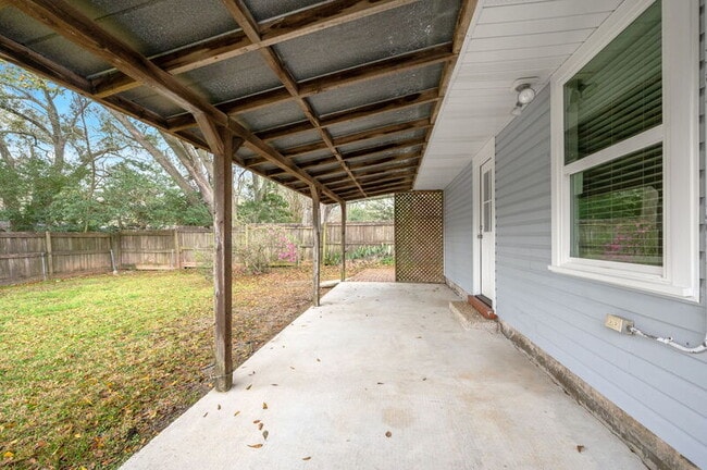 Building Photo - 8955 Alma Dr