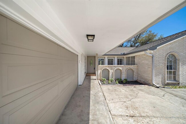Building Photo - 7710 Antoine Dr
