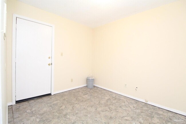 Building Photo - 405 Cornwall Cir
