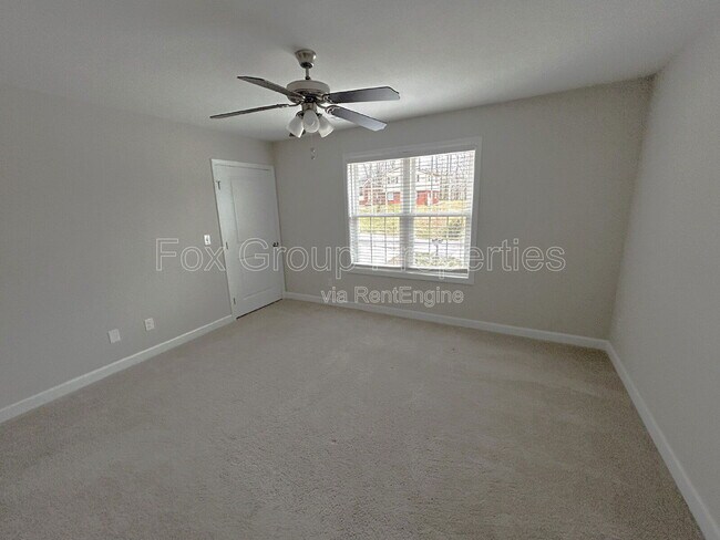 Building Photo - 566 Kirk St