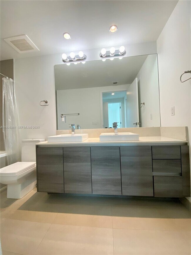 Building Photo - 1080 Brickell Ave