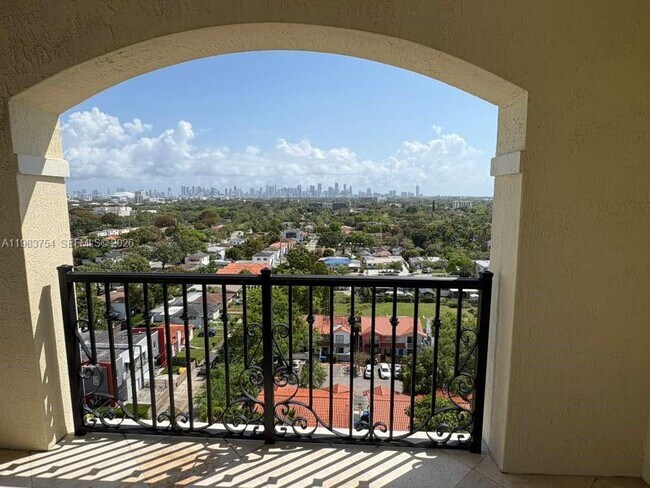 Building Photo - 1627 SW 37th Ave