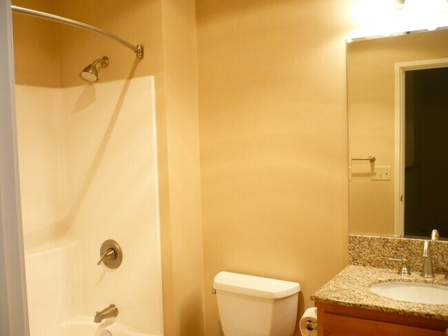 Building Photo - Spacious studio Condo near fairgrounds