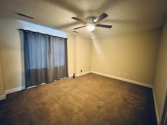 Building Photo - Sterling Park Townhome