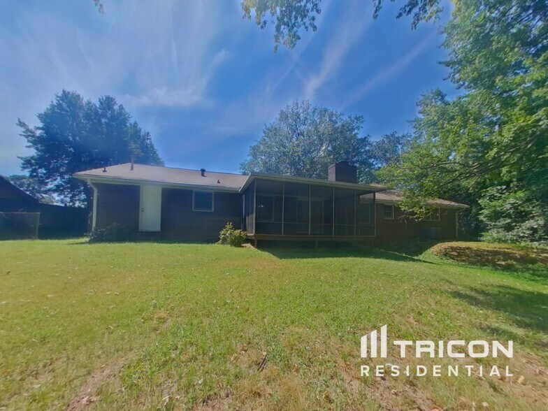 Building Photo - 490 Rocky Creek Dr