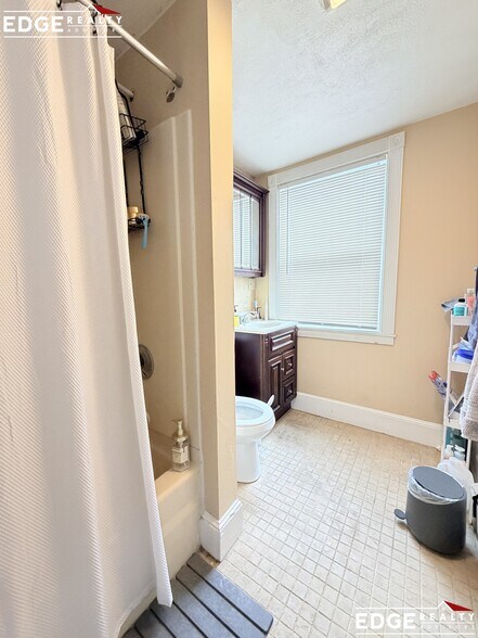 Building Photo - 5 Cottage St