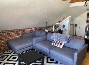 Building Photo - 6 School St