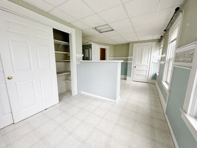 Building Photo - Beautiful 3 BR 1.5 BA Leominster SFH