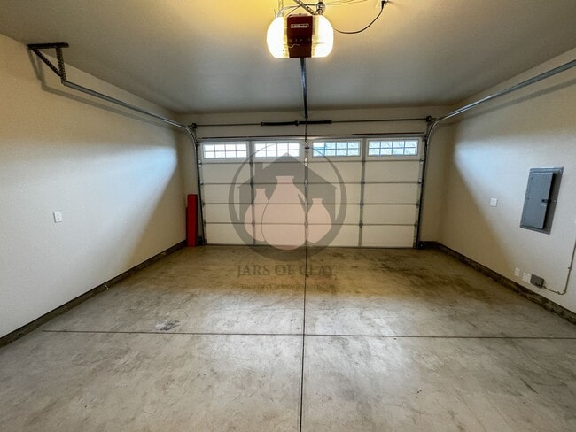 Building Photo - 1668 SE Barberry Ave