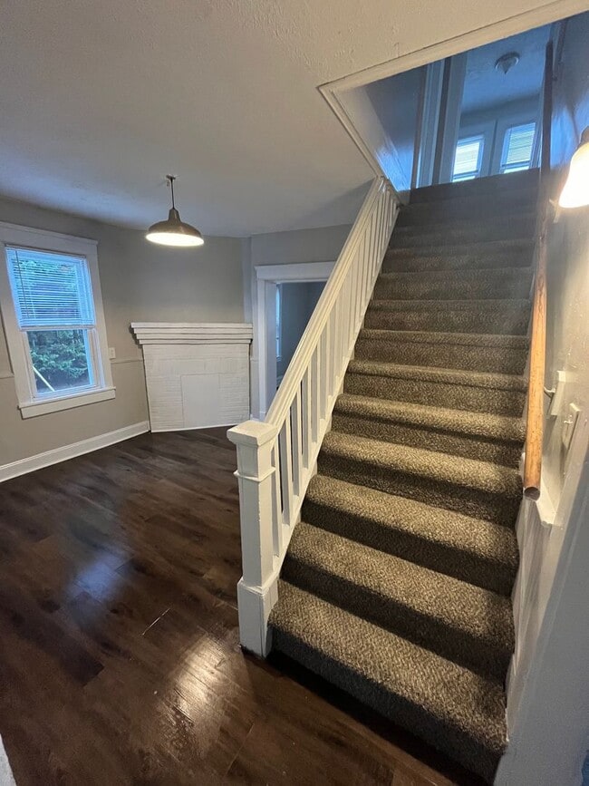 Building Photo - Spacious 3-Bedroom Home with Basement – Available NOW! – $1400/month