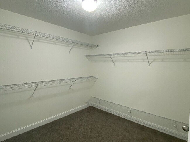 Building Photo - Home For Rent