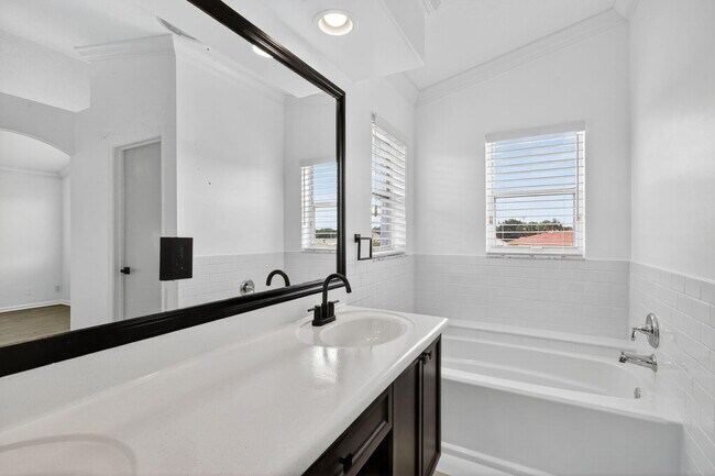 Building Photo - 8225 Pelican Harbour Dr