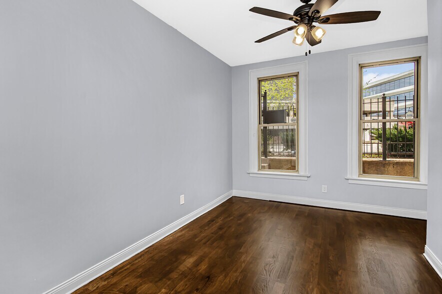 Building Photo - 1472 W Webster Ave