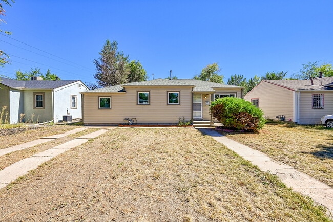 Building Photo - $2,295.00 - 3 Bedrooms, 1 Bathroom, Single...