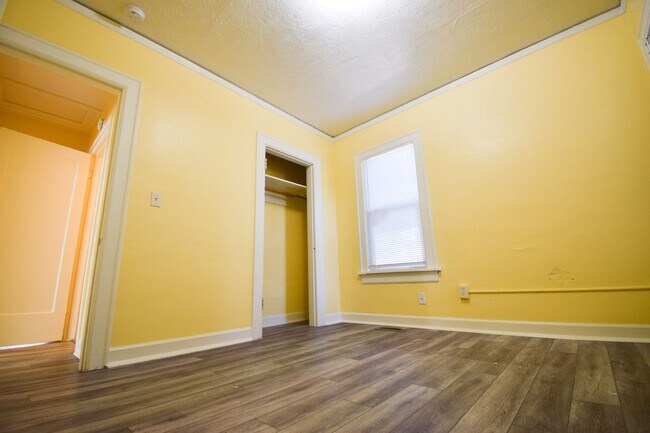 Building Photo - 5526 N Delaware Ave